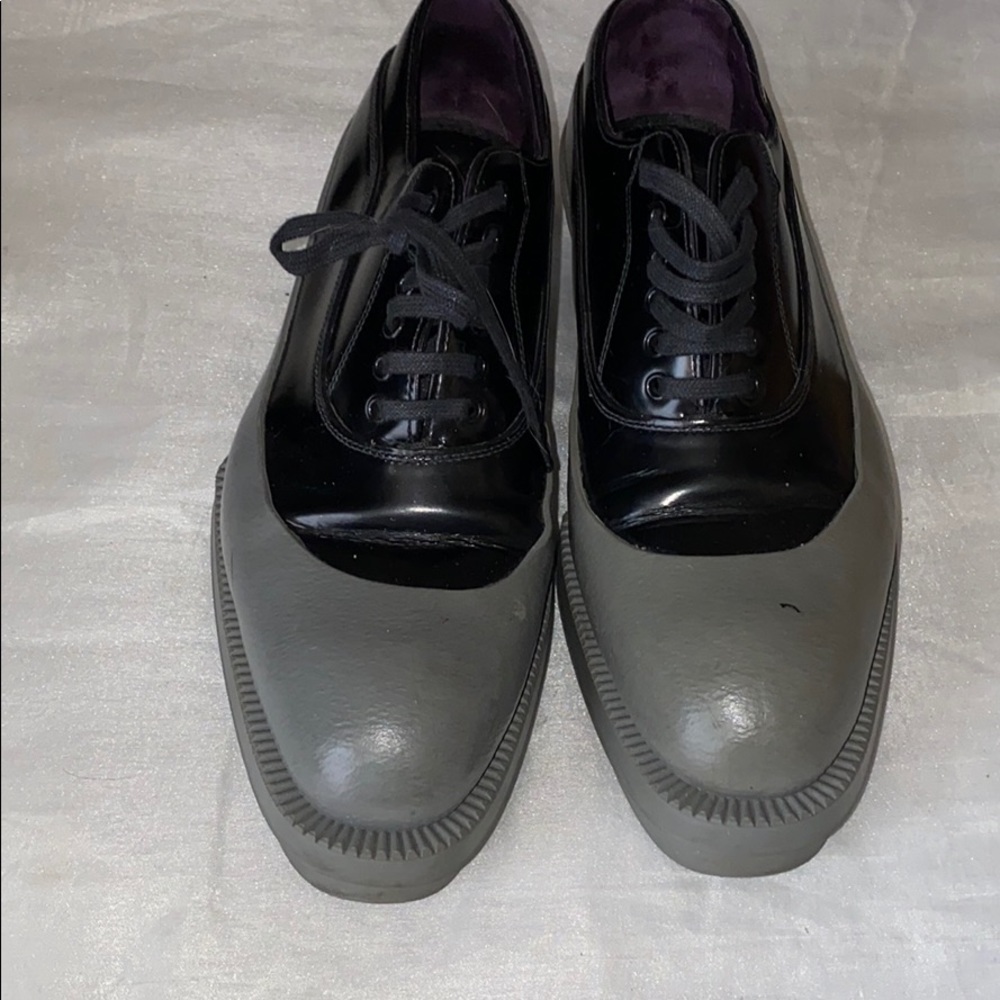 Prada - Picture 2 of 6